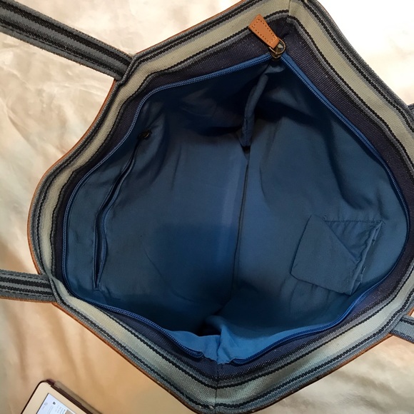 Blue stripe cotton zippered tote with leather trim - Picture 4 of 4